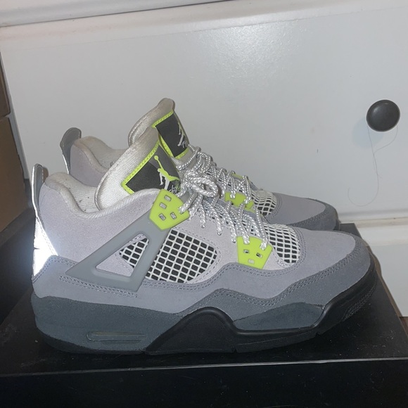 2020 Air Jordan 4 Retro SE ‘Neon 95’ - Picture 2 of 9